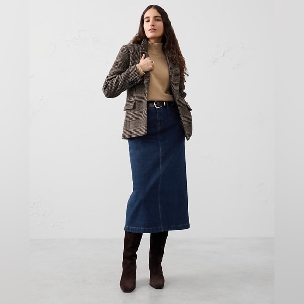 Banana Republic Factory Denim Pleated Maxi Skirt. Size 10.